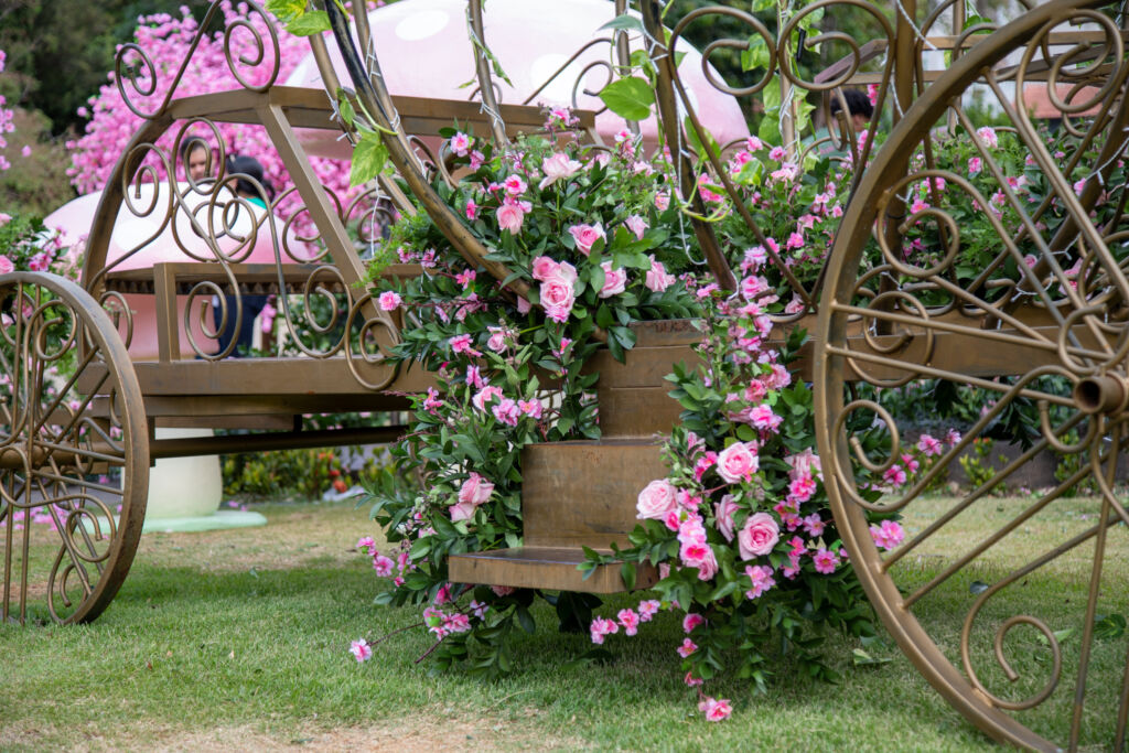 Festa infantil com flores rosa